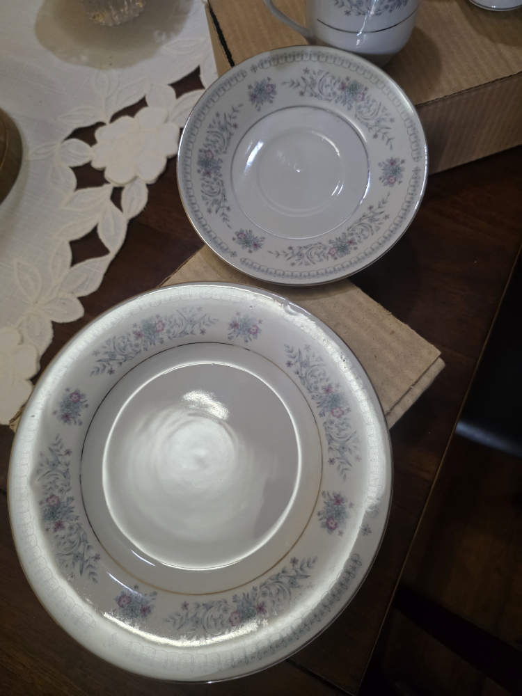 Floral Design Dinnerware Set - photo 4
