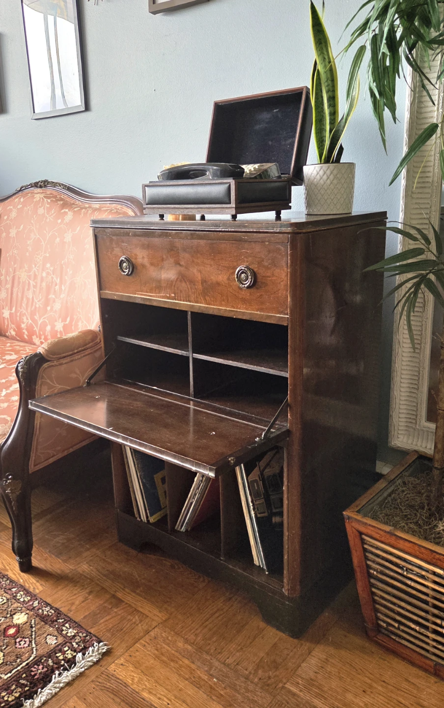 Antique Solid Mahogany Record Player Stand - photo 2