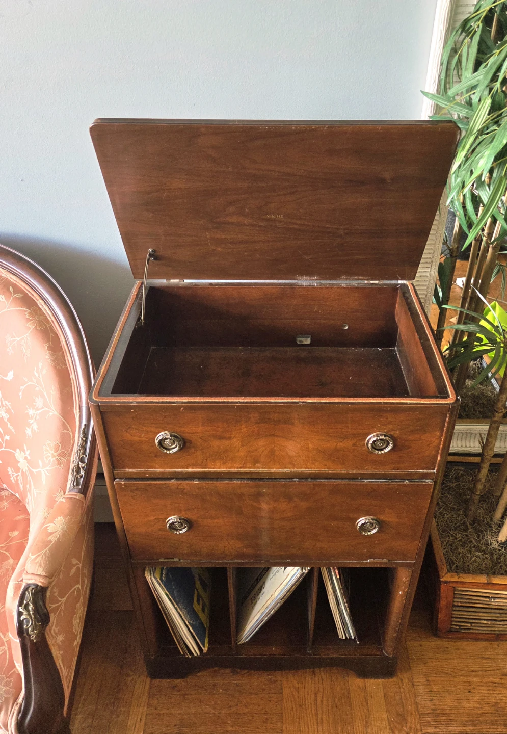 Antique Solid Mahogany Record Player Stand - photo 3