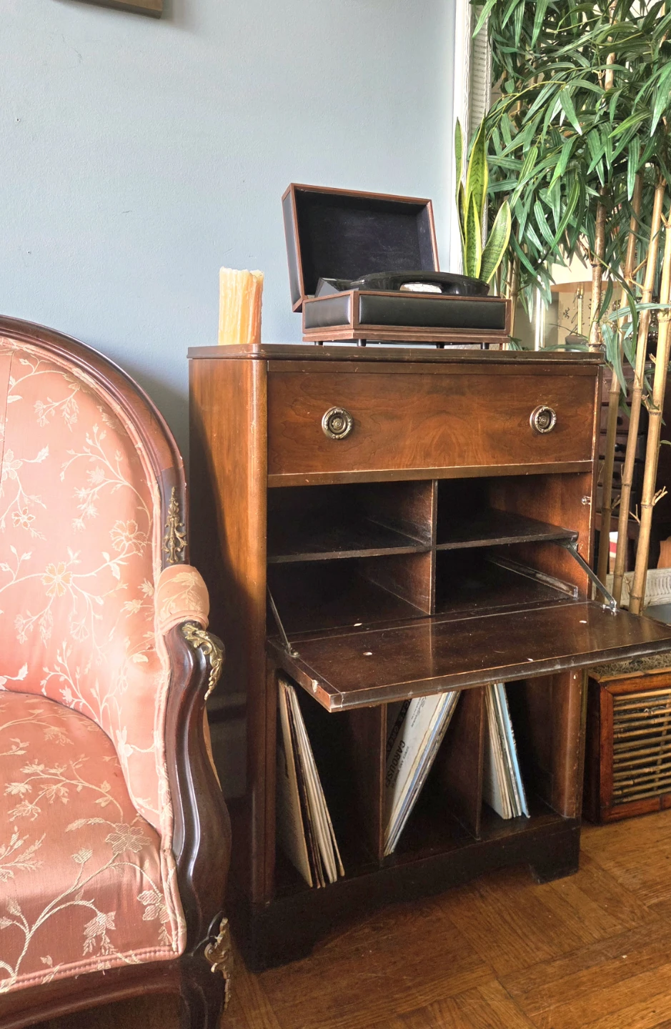 Antique Solid Mahogany Record Player Stand - photo 5