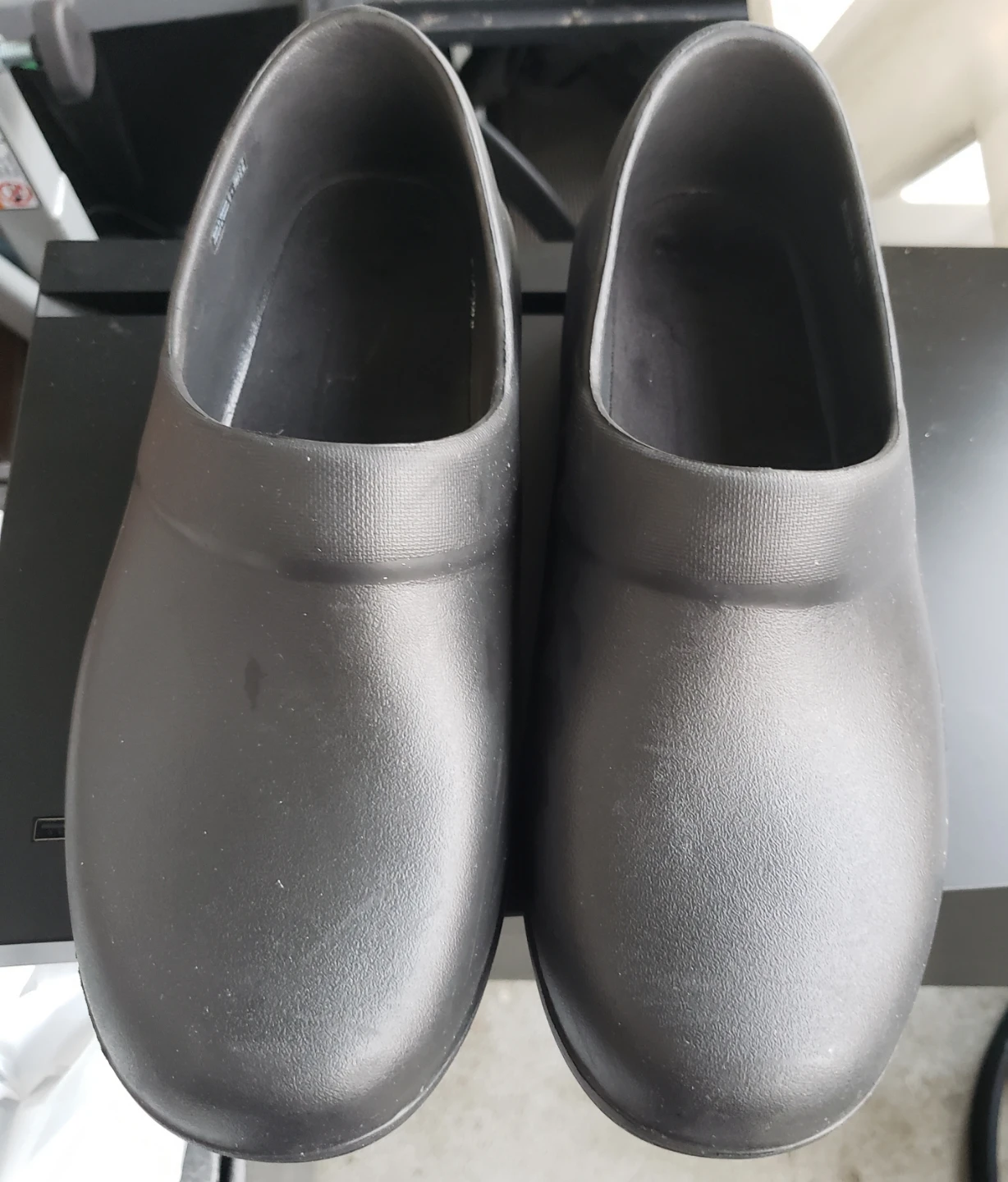 Crocs Women's Size 9 Slip-Resistant Clogs