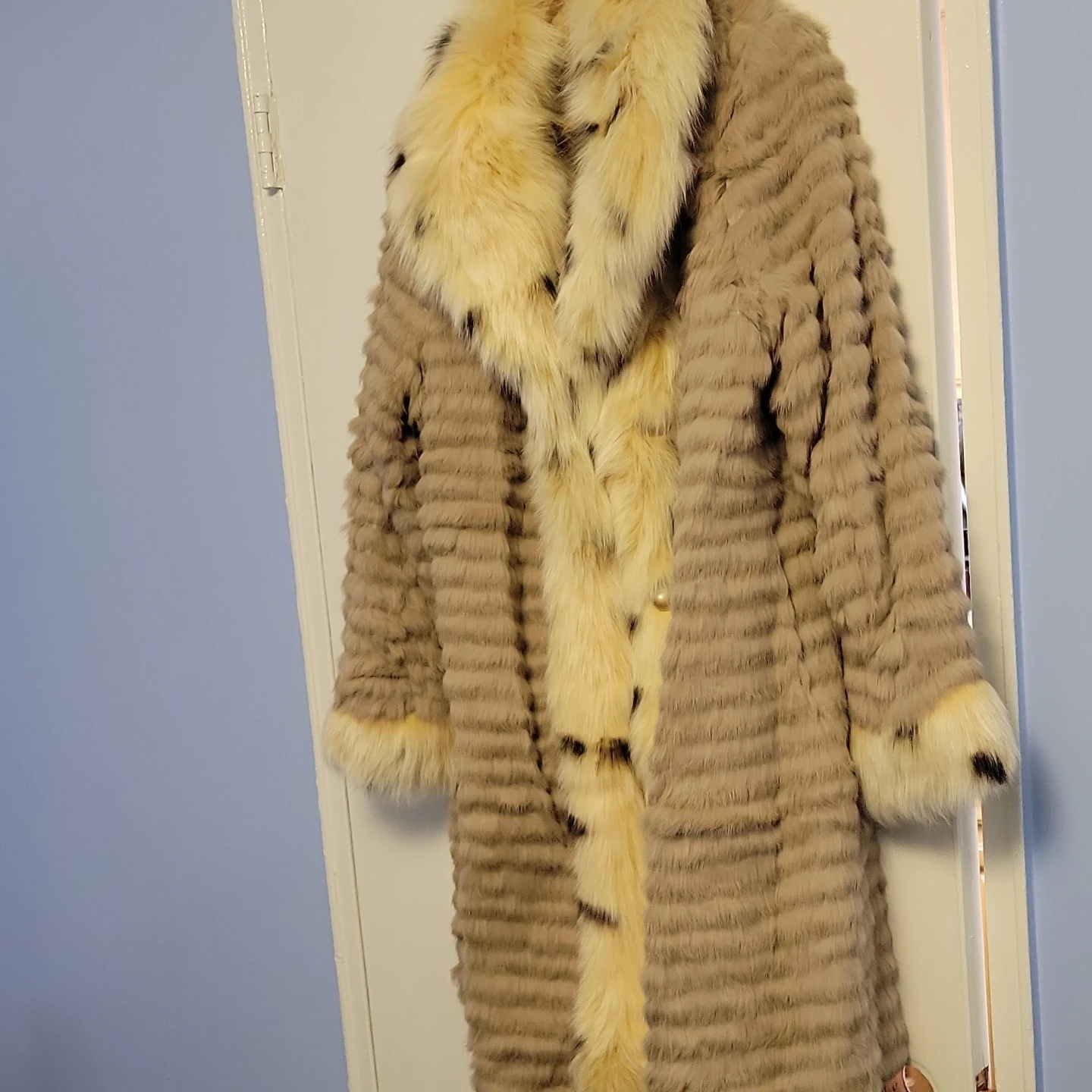 Women's Fur Coat - photo 5