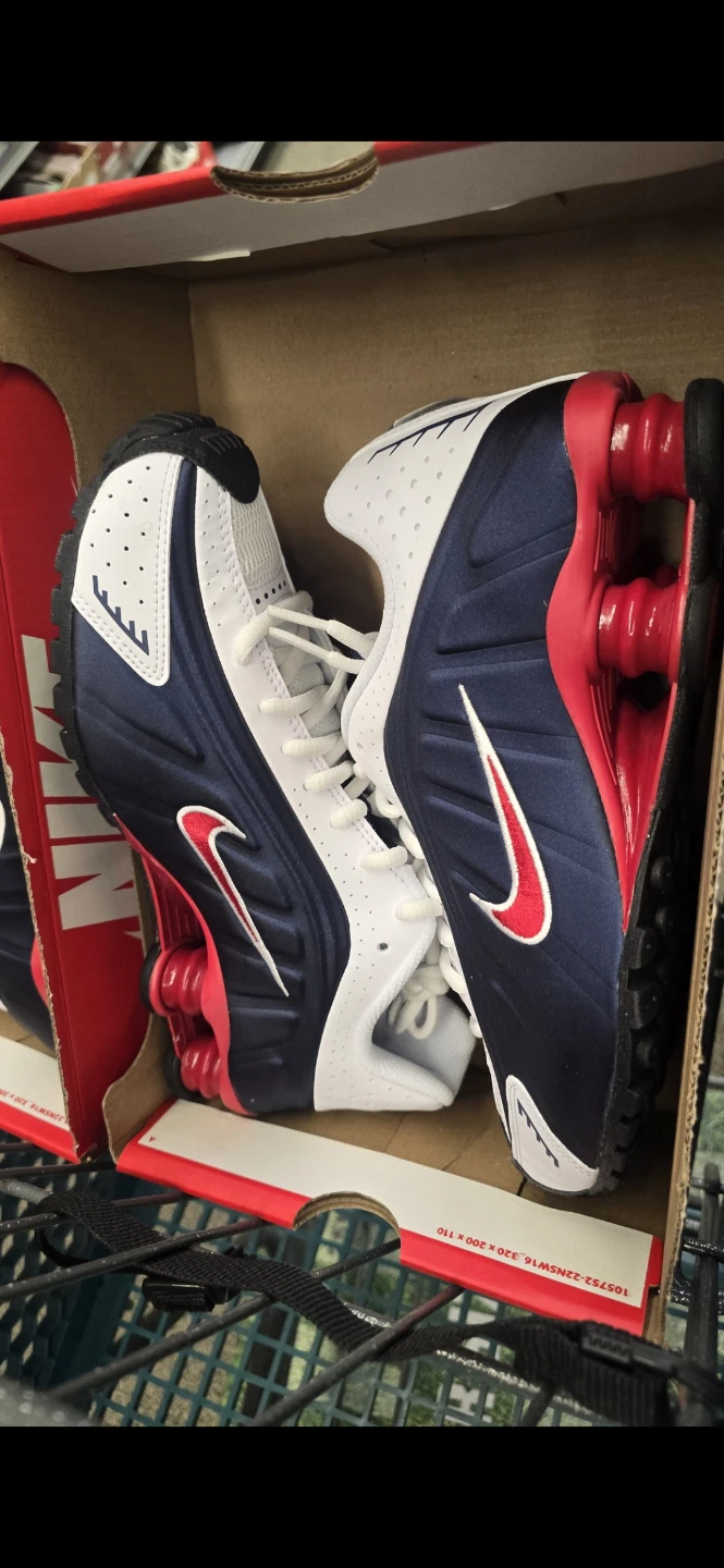 Nike Shox R4 Men's Shoes - photo 2