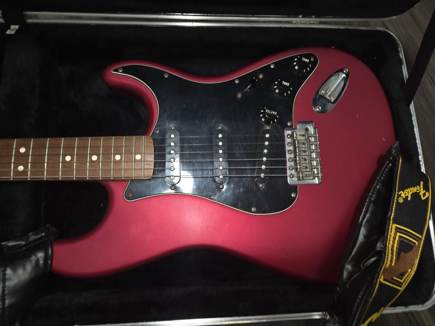Fender Stratocaster Electric Guitar w/ Case - photo 2