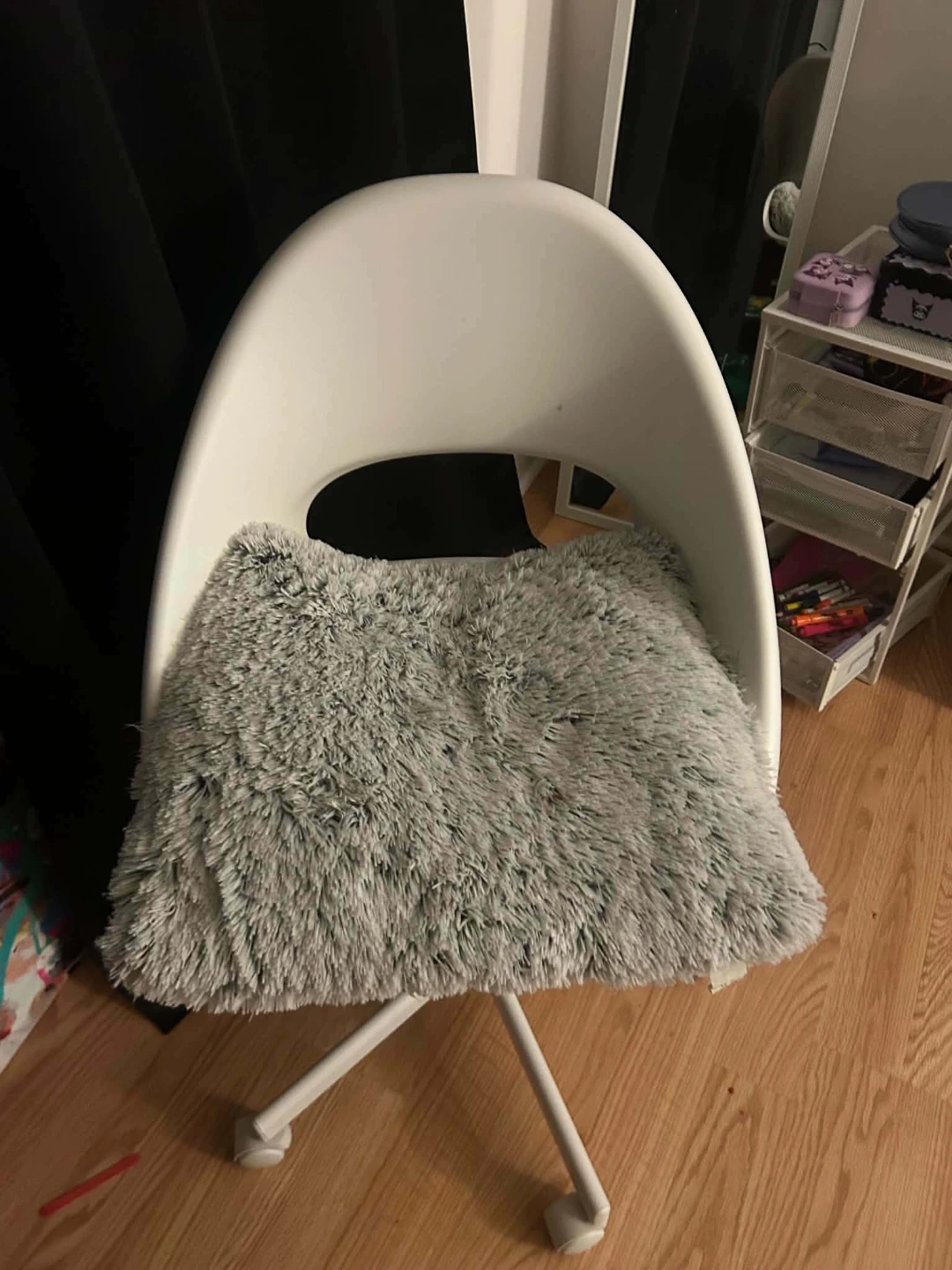 White Swivel Office Chair - photo 2