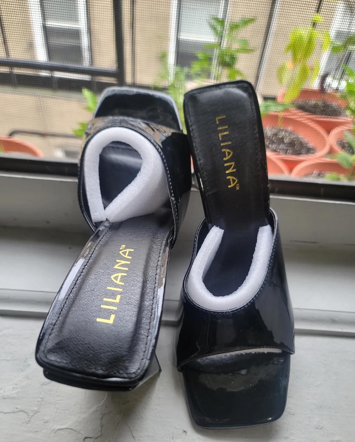 LILIANA Black Patent Block Heel Mules