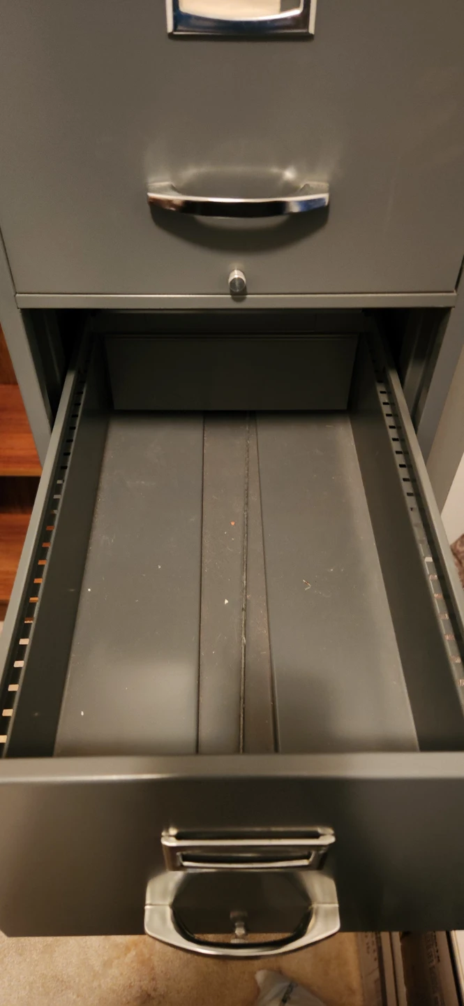Corbaco 4-Drawer Filing Cabinet - photo 3