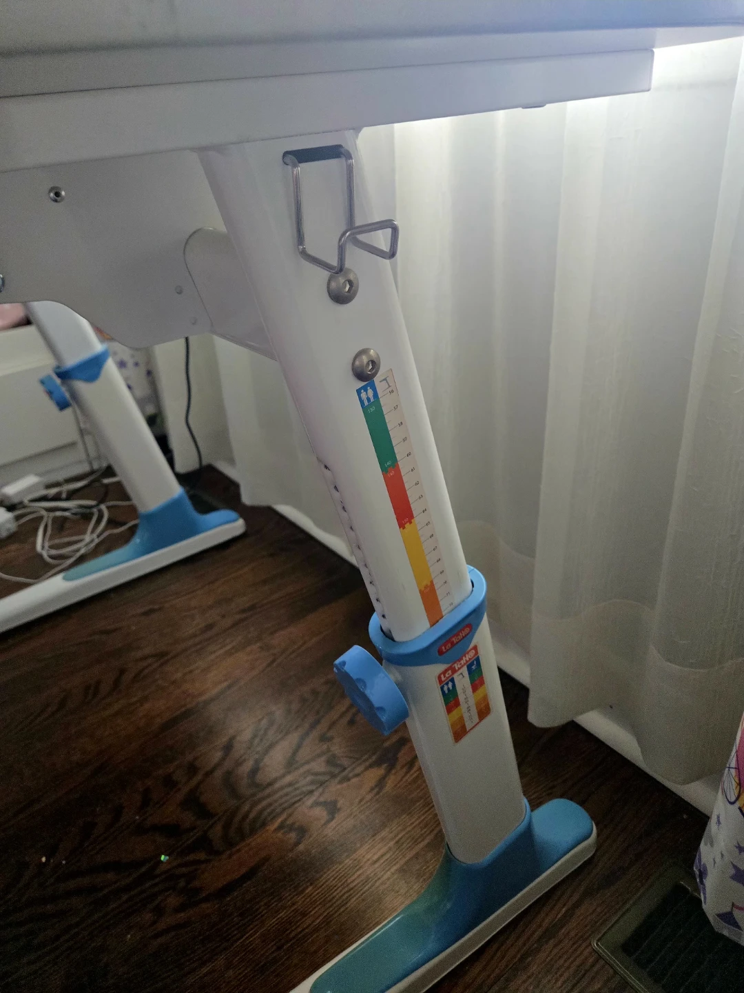 Adjustable Height Kids Desk and Chair Set - photo 2