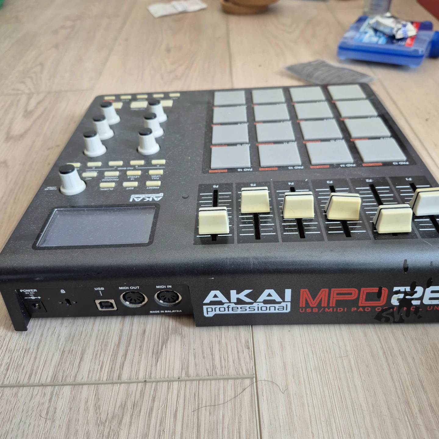 AKAI MPD26 USB/MIDI Pad Controller - photo 3