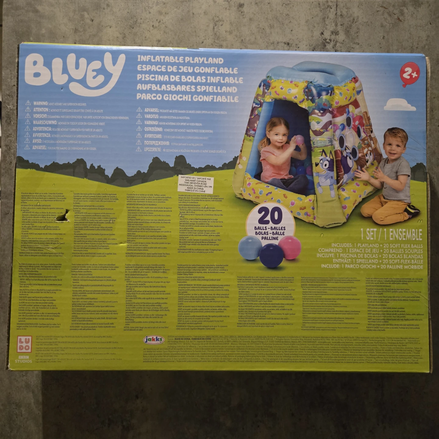 Bluey Inflatable Playland with 20 Balls - photo 2