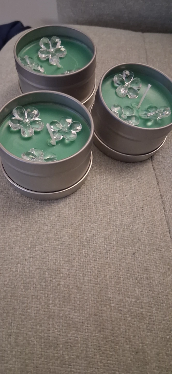 Set of 3 green tin candles with flower accents