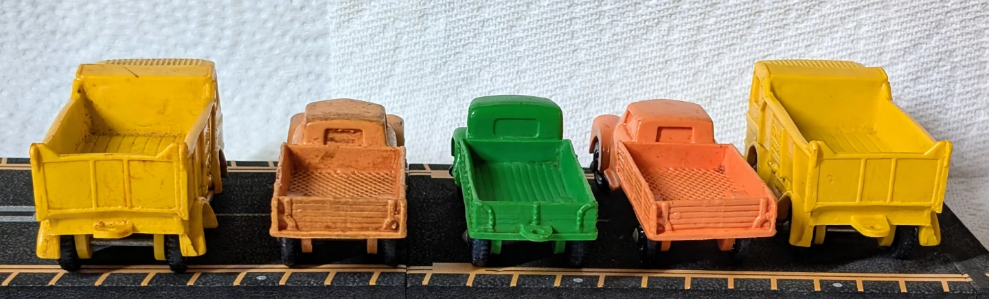 Set ( Lot C ) of 5 Vintage Rubber Toy Trucks - photo 2