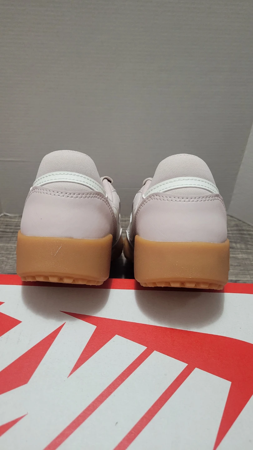 Nike Women's Shoes Size 5.5 - photo 3