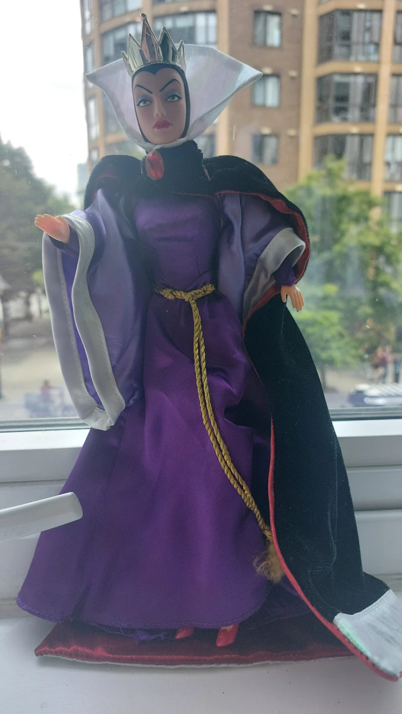 Disney The Evil Queen Doll - photo 2