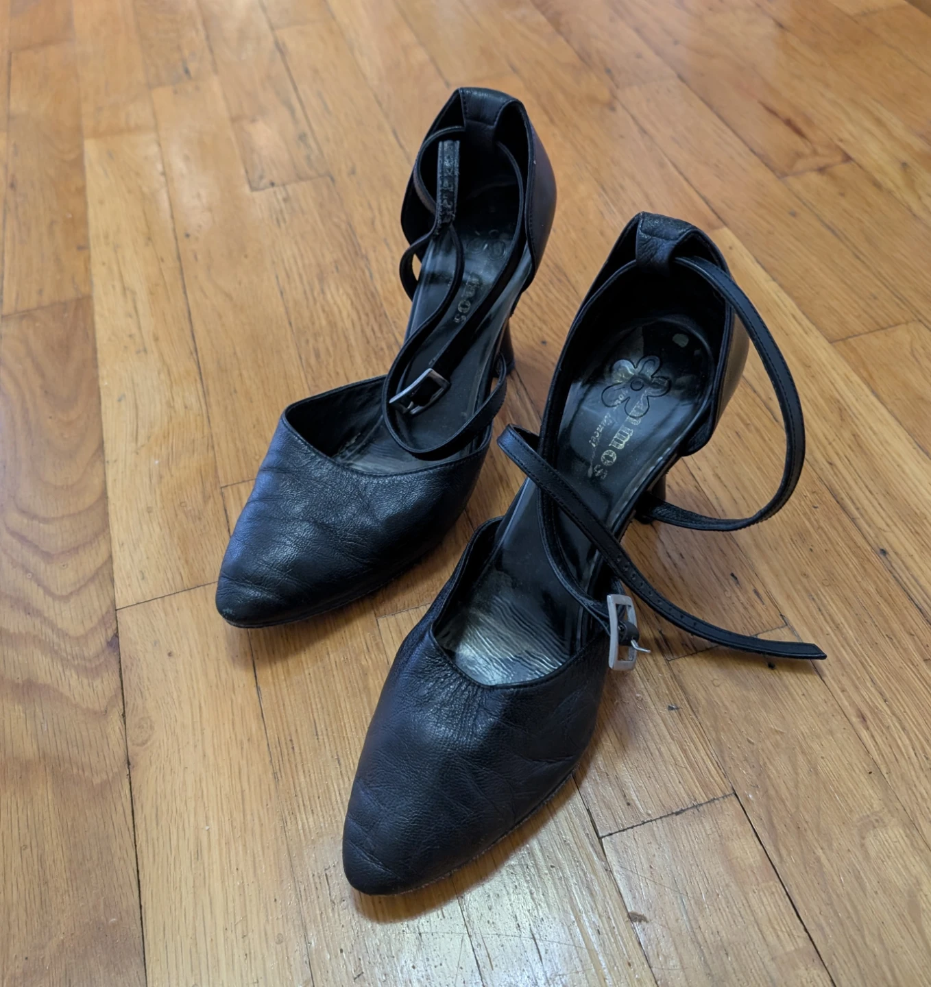 Tango shoes Black leather heels with ankle strap