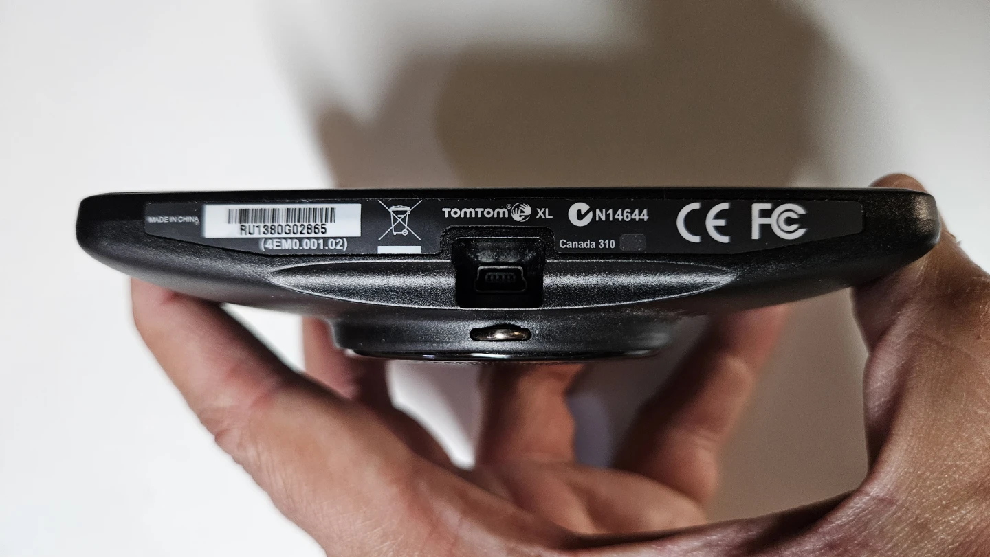 TomTom XL GPS Navigator with Accessories - photo 3