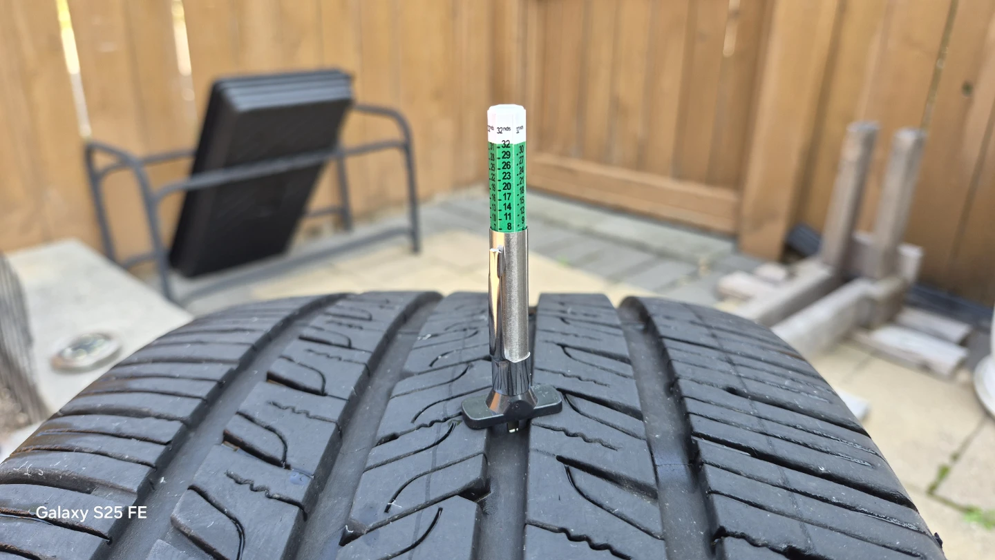 Goodyear Assurance ComfortDrive Tire 255/40R19 - photo 4
