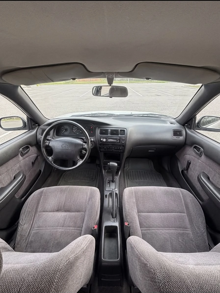 1995 Toyota Corolla DX Sedan - photo 2