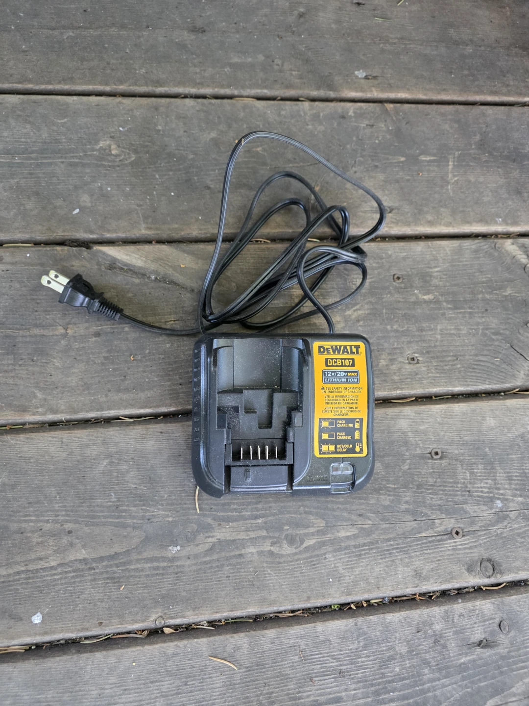 DEWALT DCB107 12V/20V MAX Lithium Ion Battery Charger