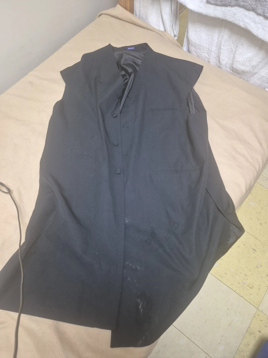Black Sleeveless Vest - photo 2