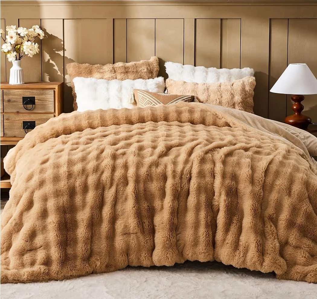 Queen Size Faux Fur Comforter + 2 pillow cases