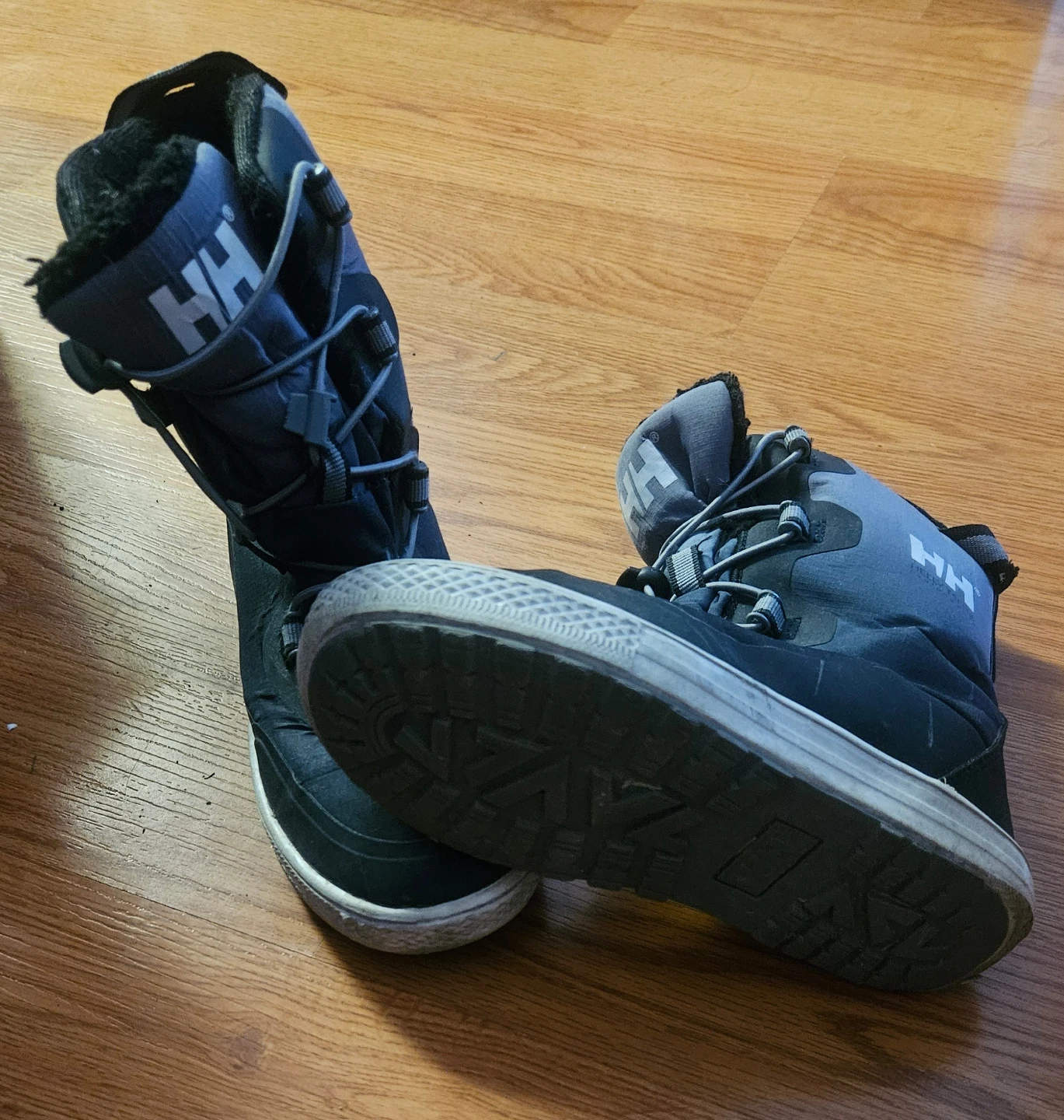 Kids Helly Hansen Winter Boots Size 1 - photo 2