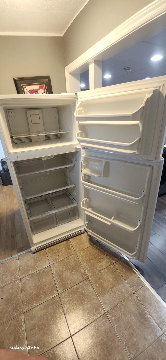 Frigidaire Refrigerator - photo 2