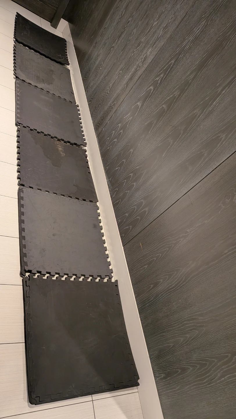 6 Interlocking Foam Mats 25" squared