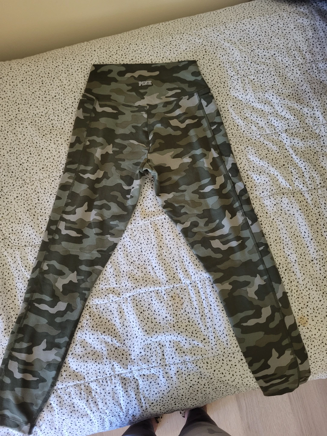 PINK Victoria's Secret Ultimate Camo Leggings Size S