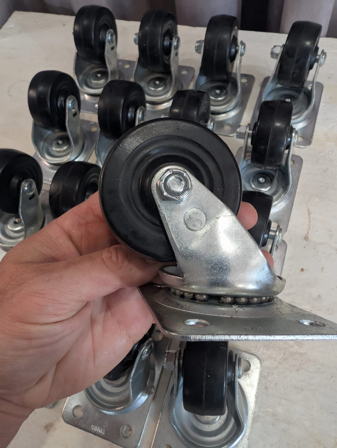 Lot of 18 Swivel Casters 100lb Capacity - photo 3