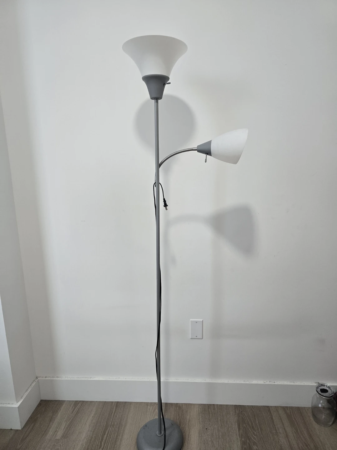 Modern Floor Lamp – Excellent Condition