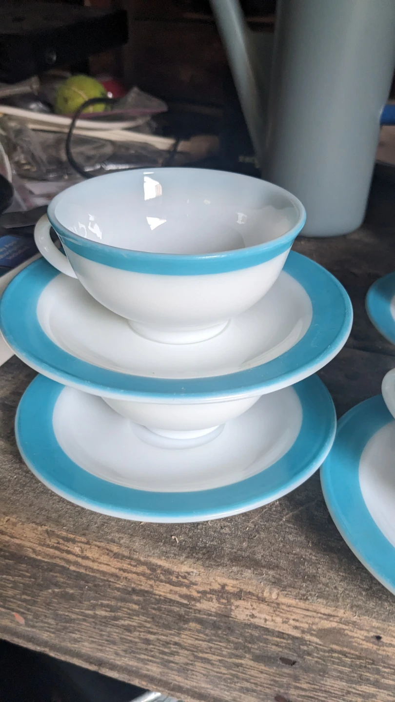 Set of 4 Pyrex Mug and Saucer - photo 2