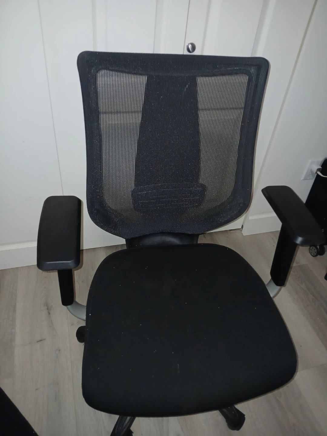 Ergonomic Mesh Office Chair - photo 3