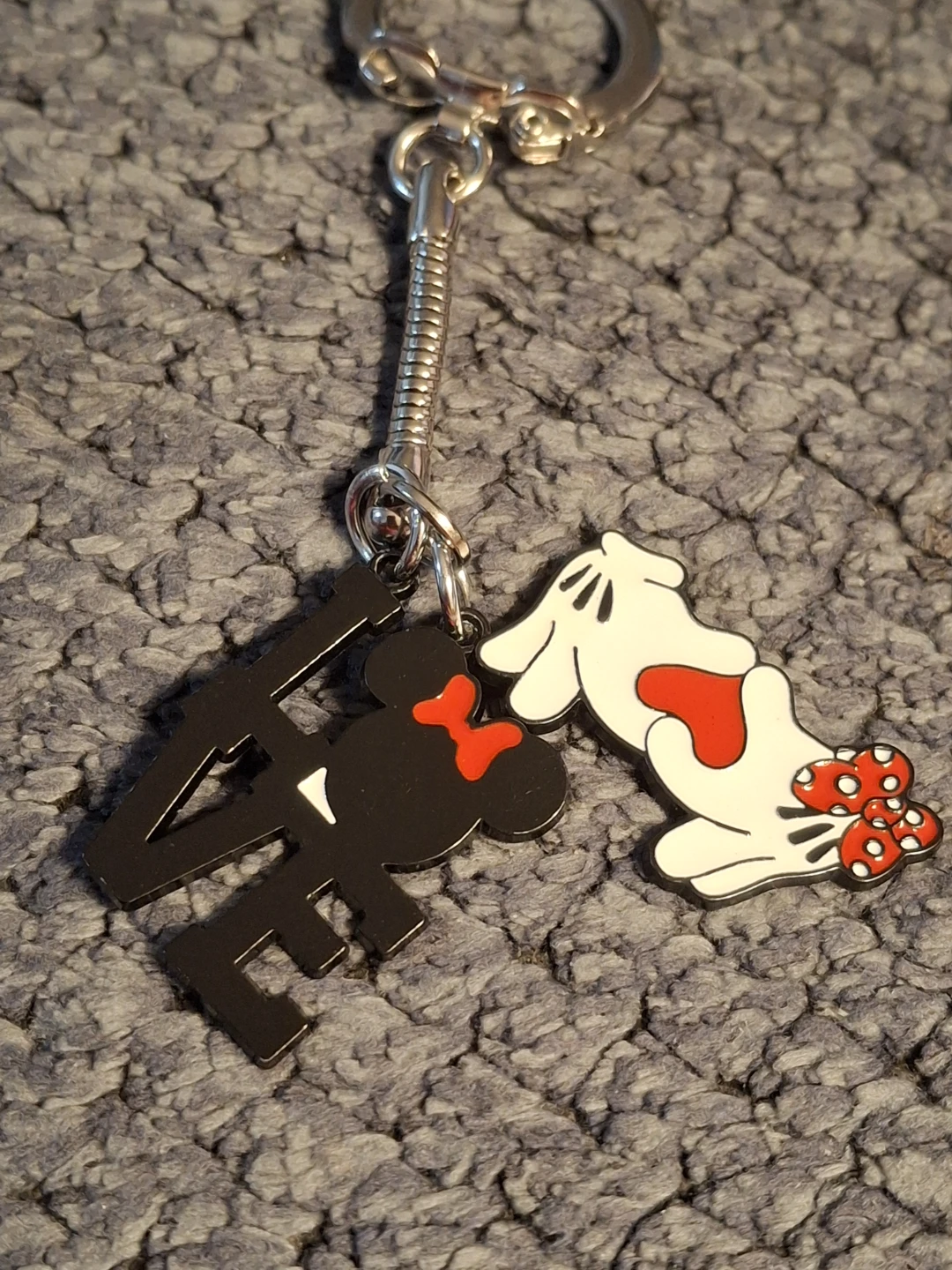 Disney Mickey & Minnie "LOVE" Keychain - photo 2