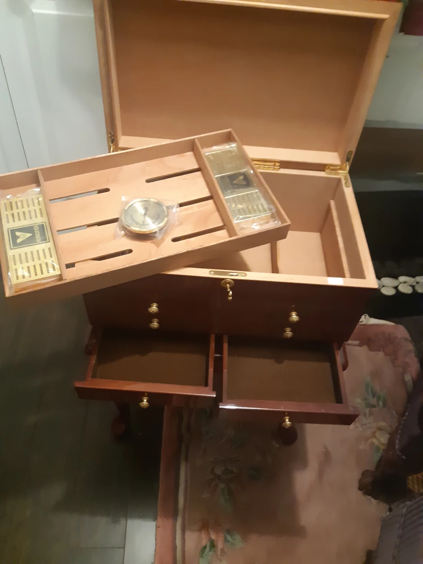 Wooden Humidor with Stand - photo 2