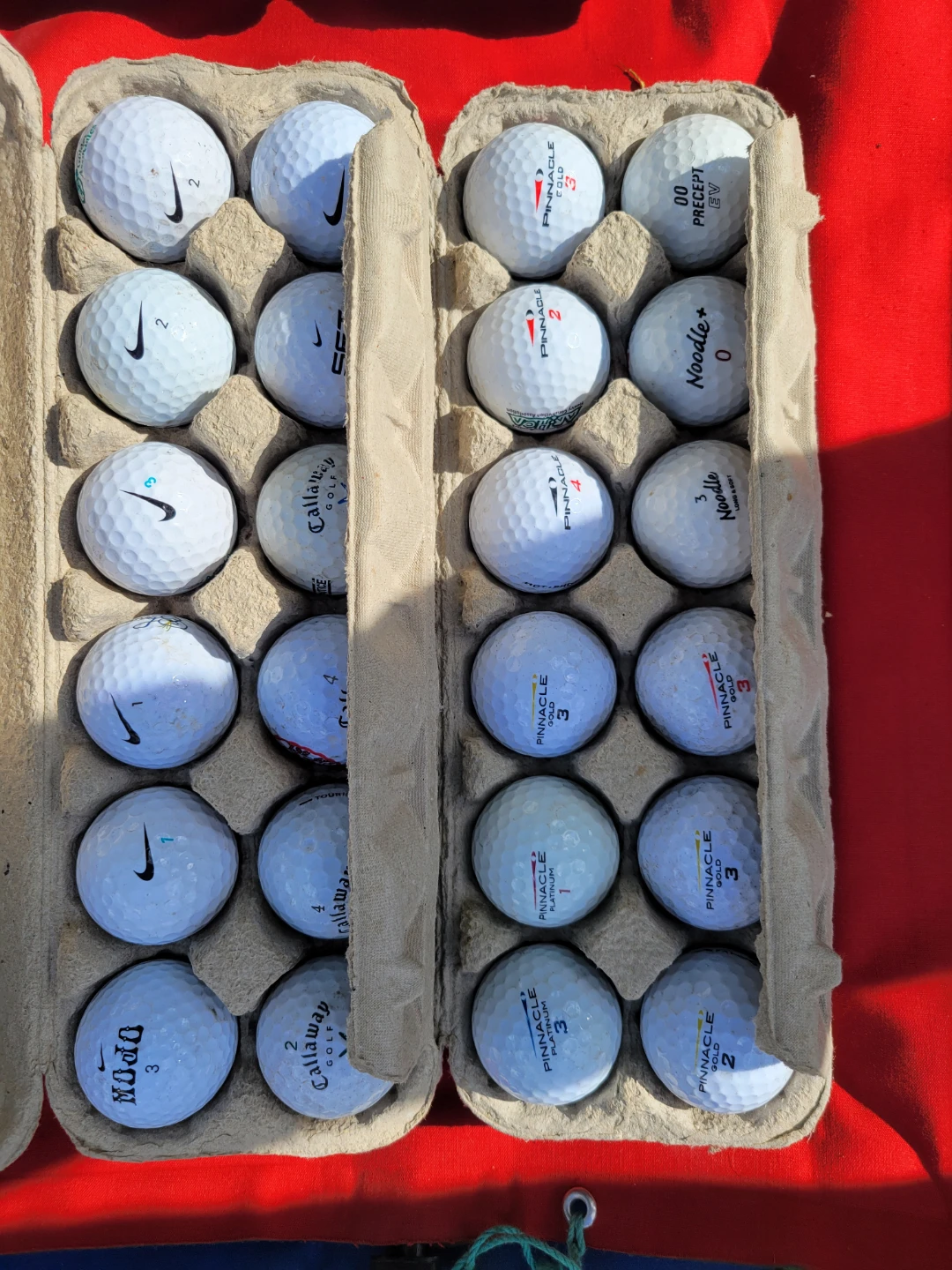8 dozen golf balls in good condition - photo 2