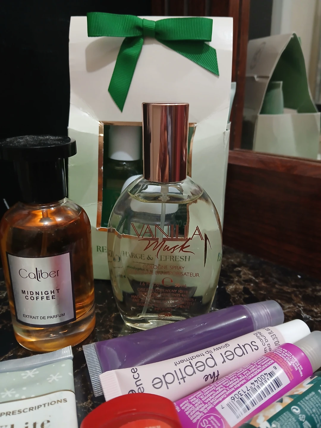 Bath and body set and 2 full perfume bottles - photo 3
