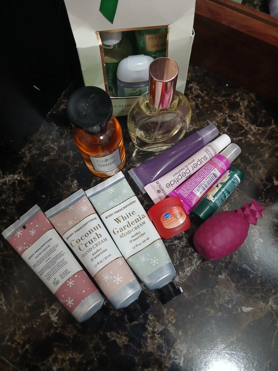 Bath and body set and 2 full perfume bottles - photo 4