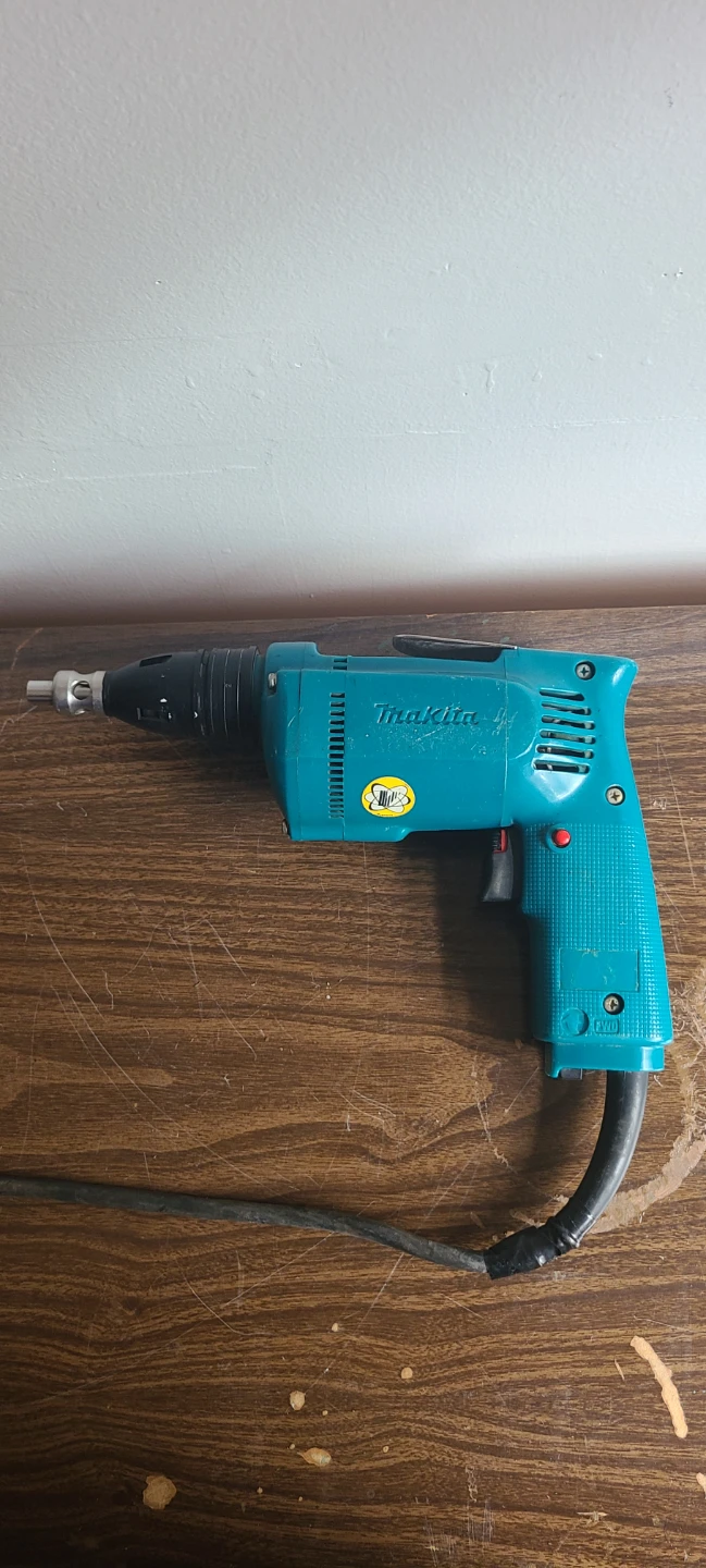 Makita 6820V Corded 5.2A 115v Drywall Screwdriver Power Tool - photo 2