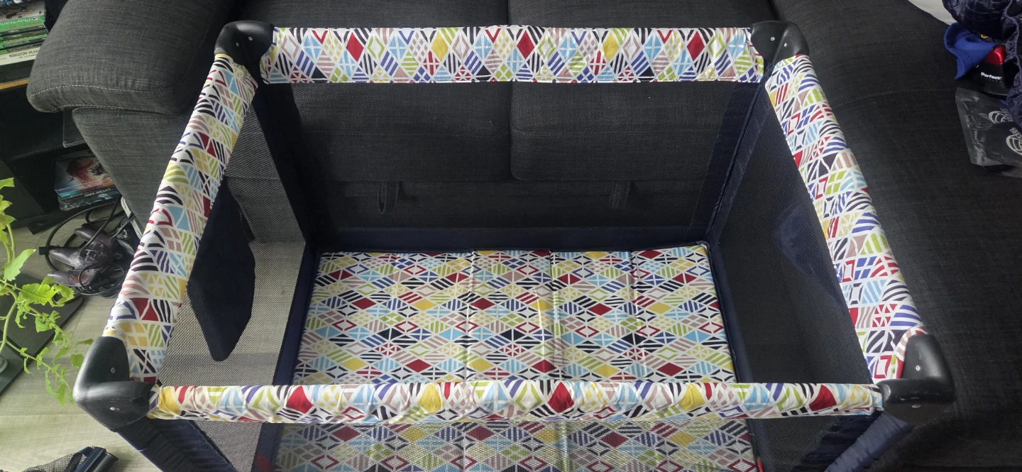 Harmony Play & Go Playard / Portable Crib – Excellent Condition