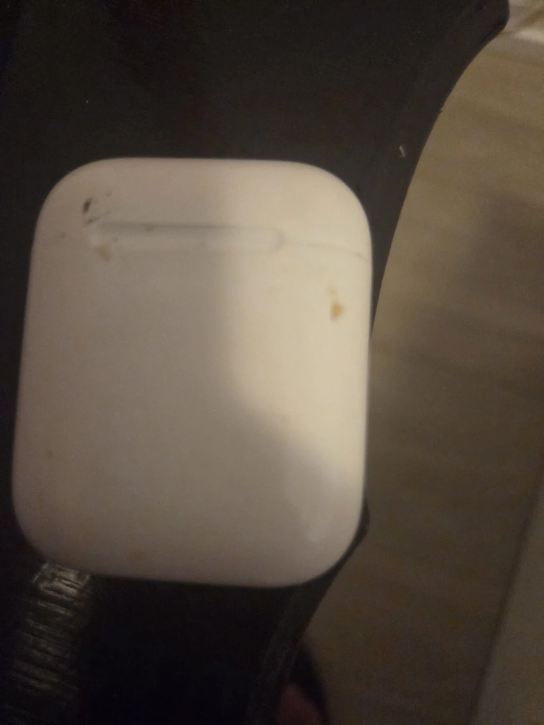 Apple AirPods Charging Case - photo 4