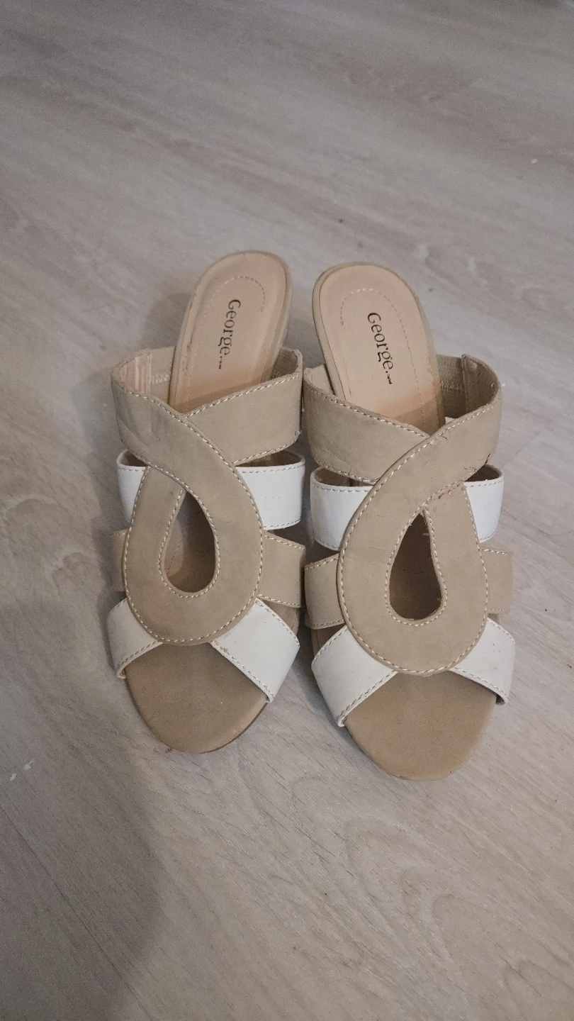 George. Women's Beige & White Heeled Sandals - photo 2