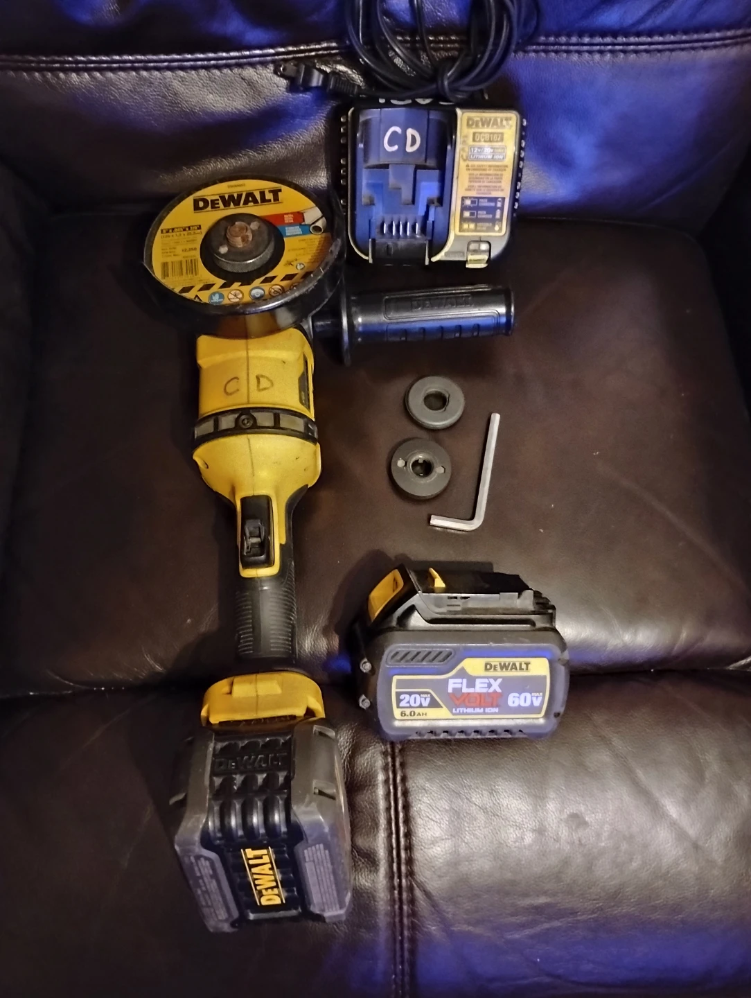 DeWalt 20V/60V FLEXVOLT Angle Grinder Kit - photo 2