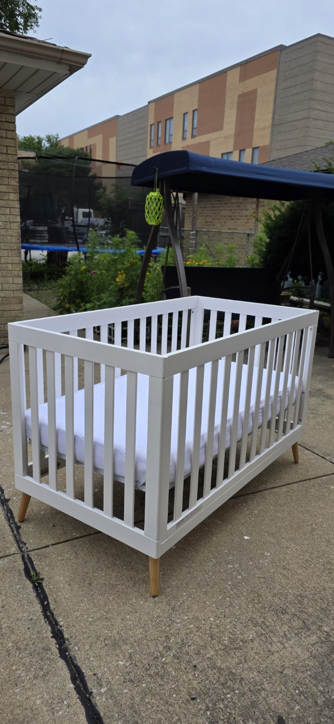 Delta Children Jordan 4-in 1 Convertible Crib Bianca White