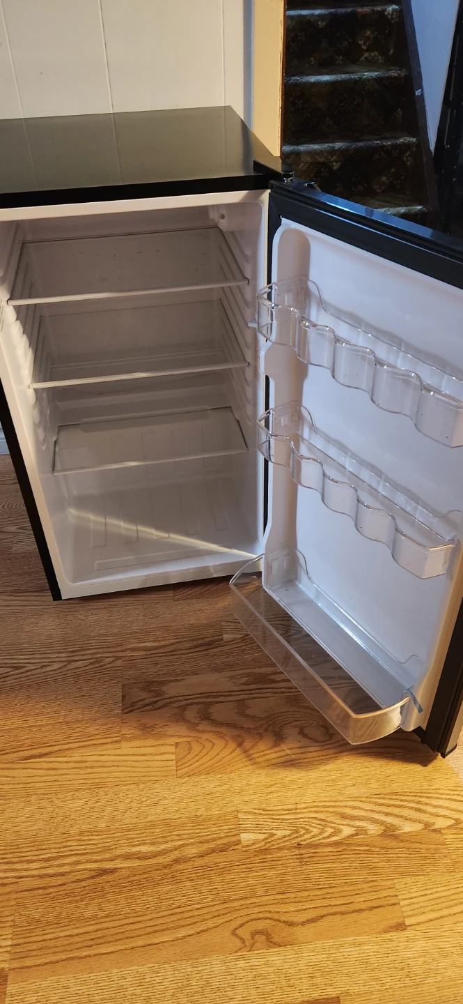 Hamilton Beach Mini Fridge - photo 2