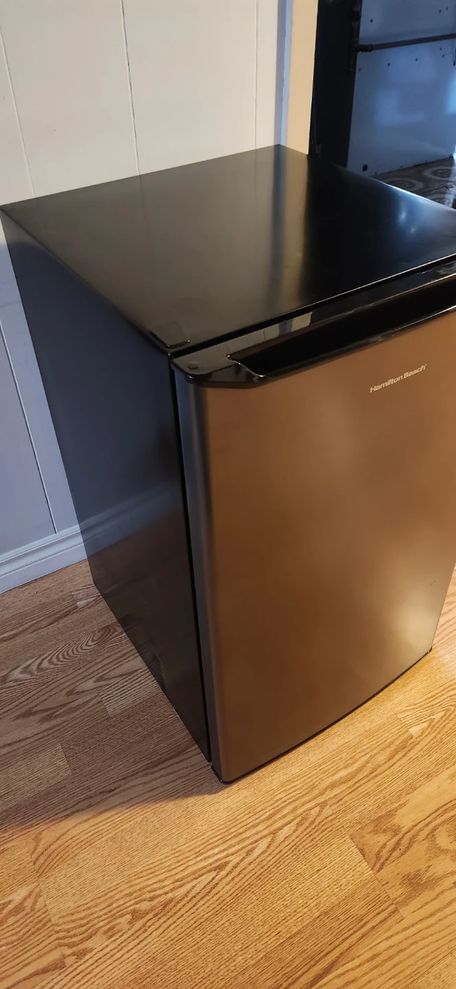 Hamilton Beach Mini Fridge - photo 3