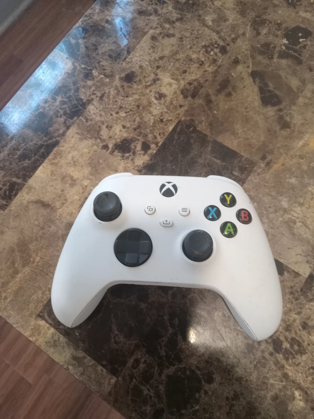 White Xbox Wireless Controller - photo 3