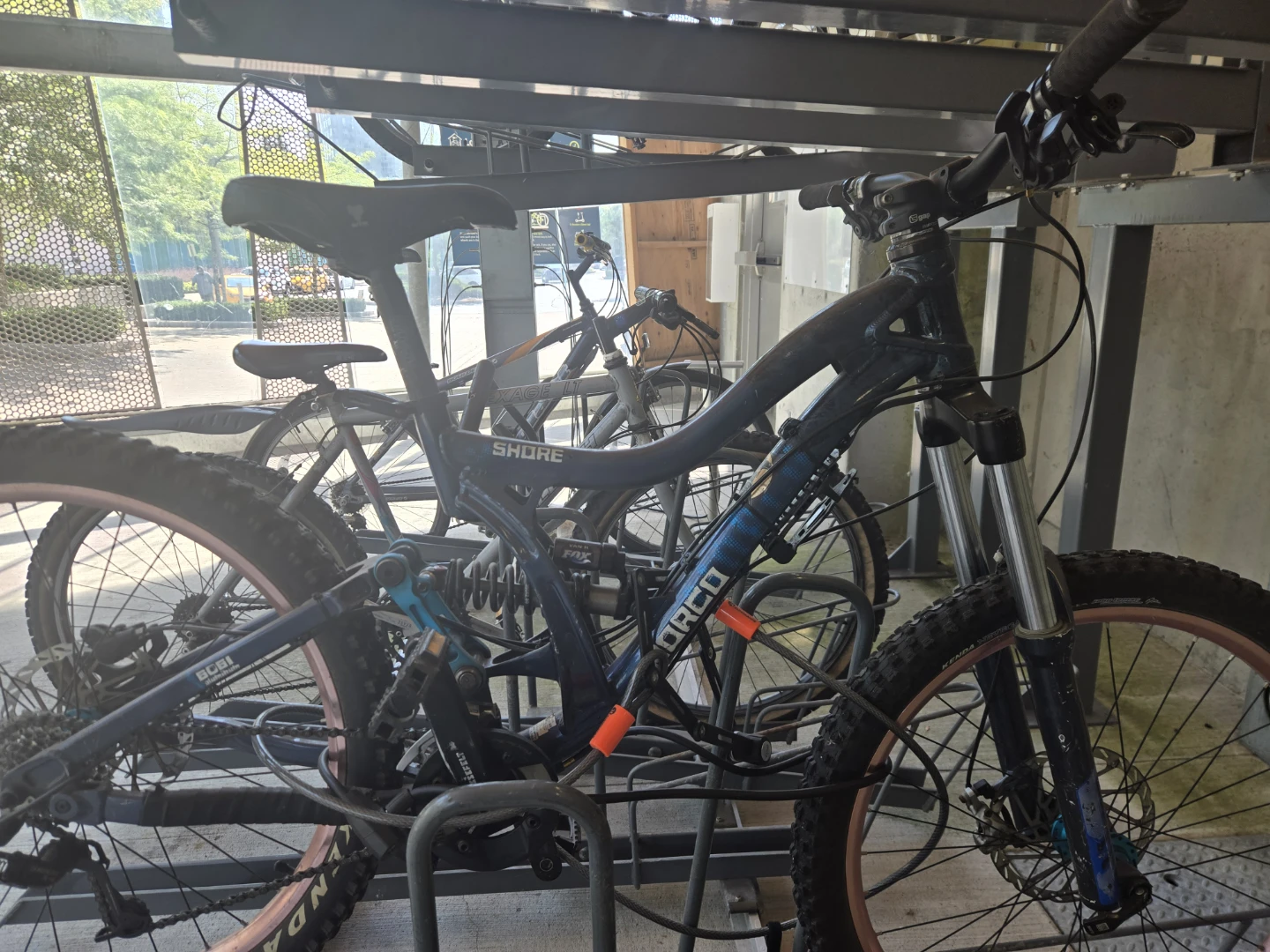 Norco Shore full suspension bike - photo 3