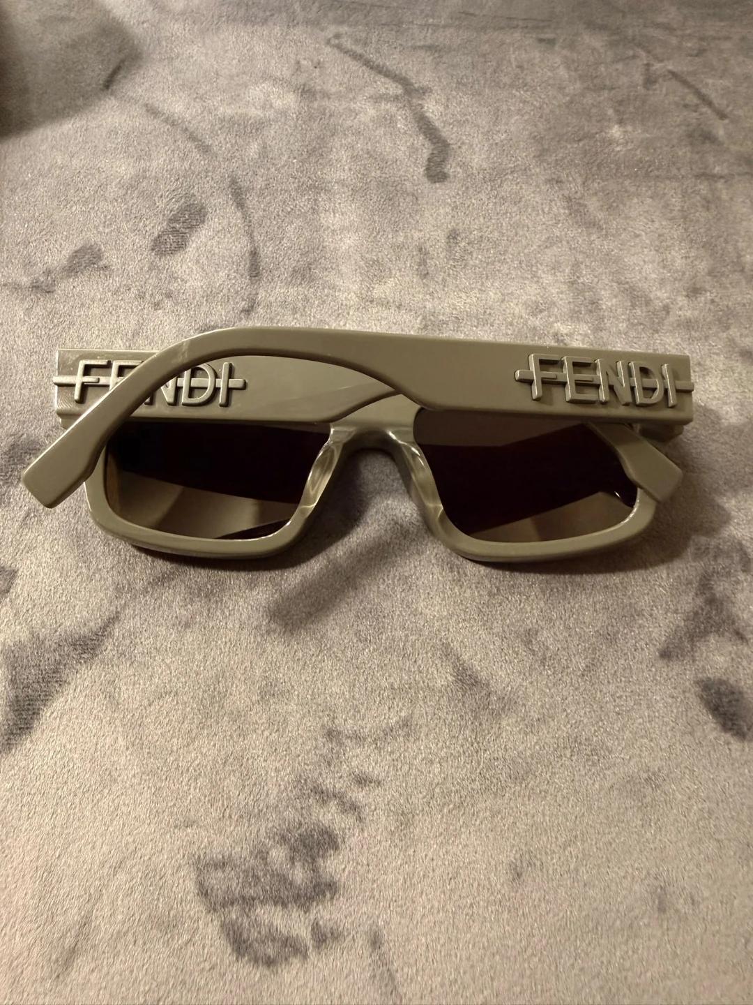 Fendi Sunglasses FE40091U - photo 2