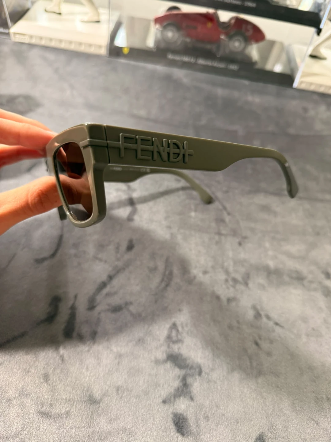 Fendi Sunglasses FE40091U - photo 3